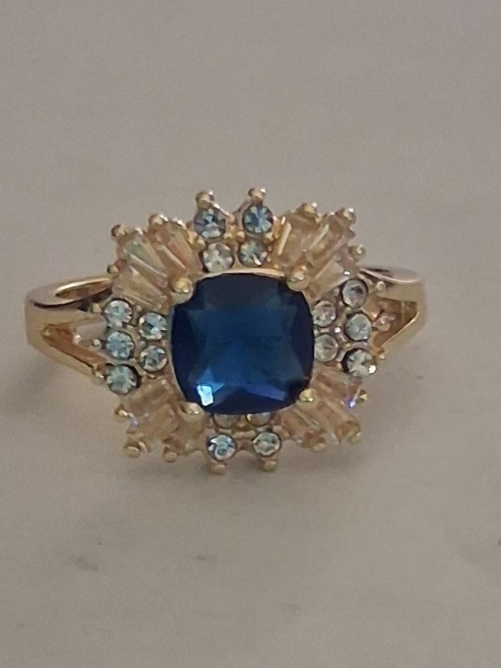 18K Gold Blue Sapphire Ring